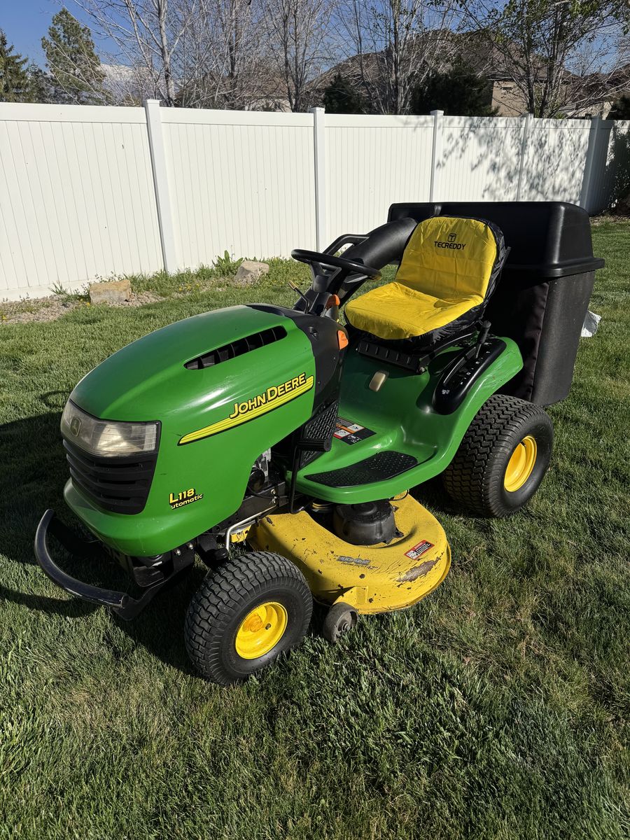 John Deere L118 Automatic