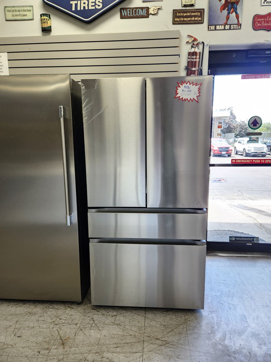 LG Stainless Steel French Door Refrigerator with Multiple Drawers - W-Warranty