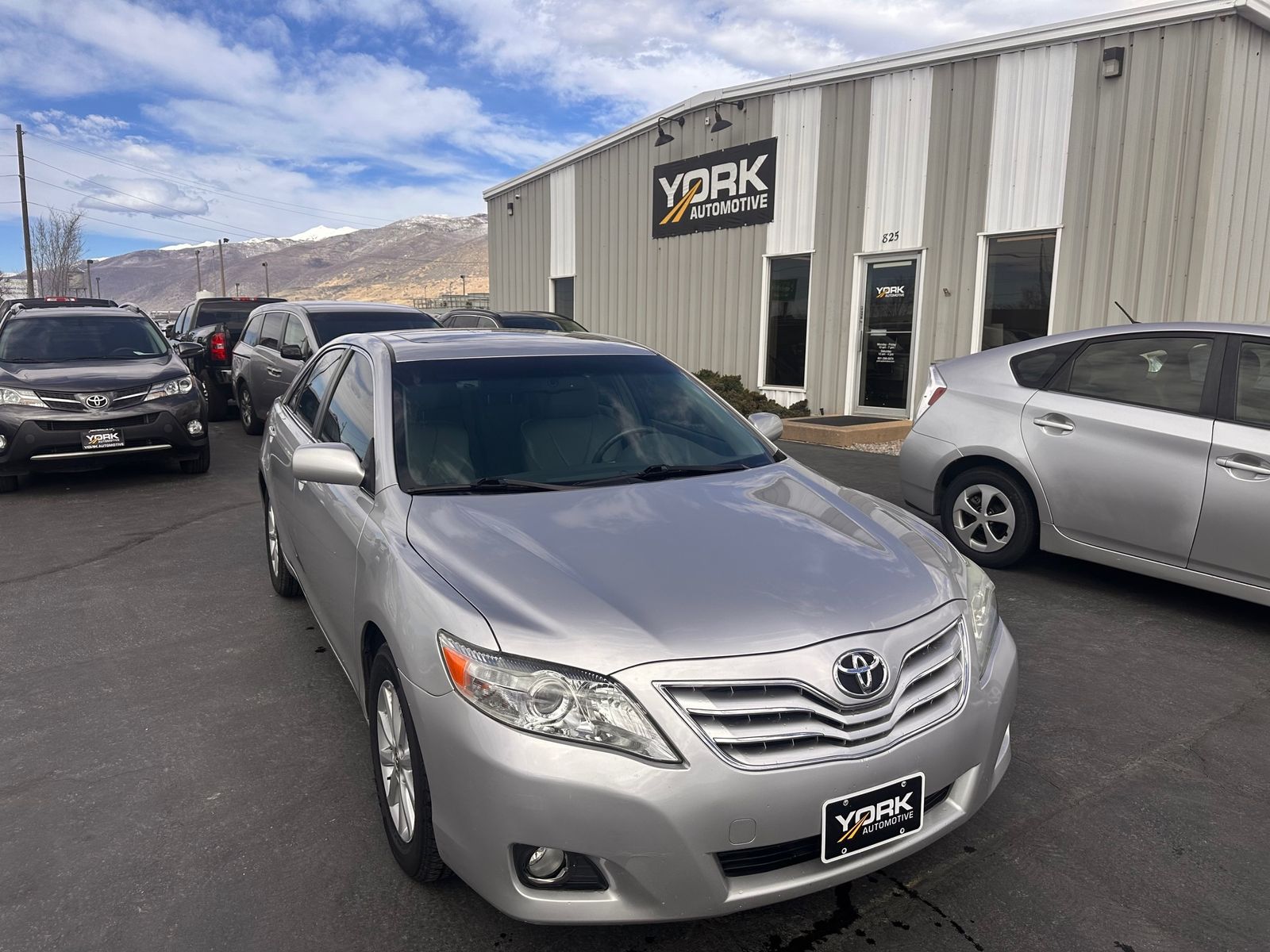 2011 TOYOTA CAMRY XLE V6
