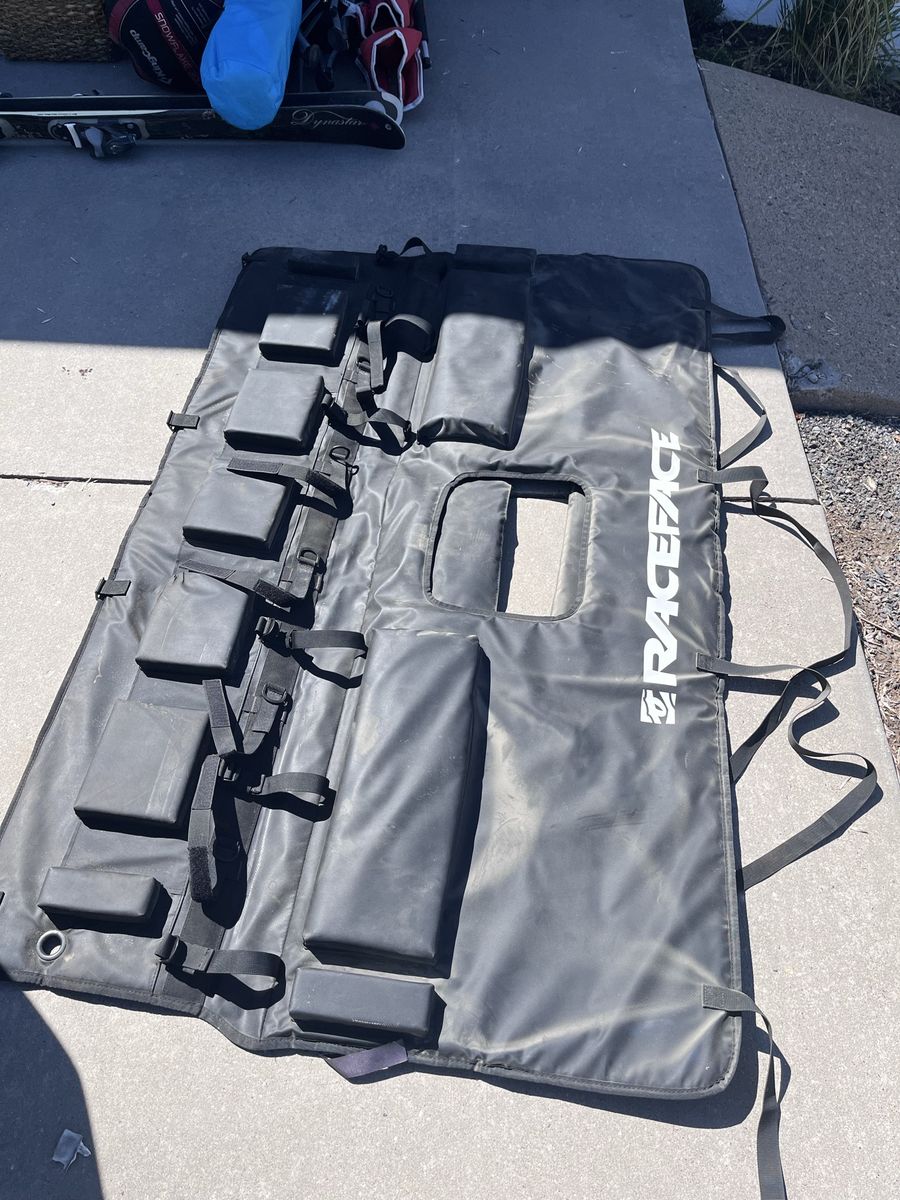Race Face Tailgate Pad Black Pickup Truck Mountain Bike Cover - Full Size truck tailgated