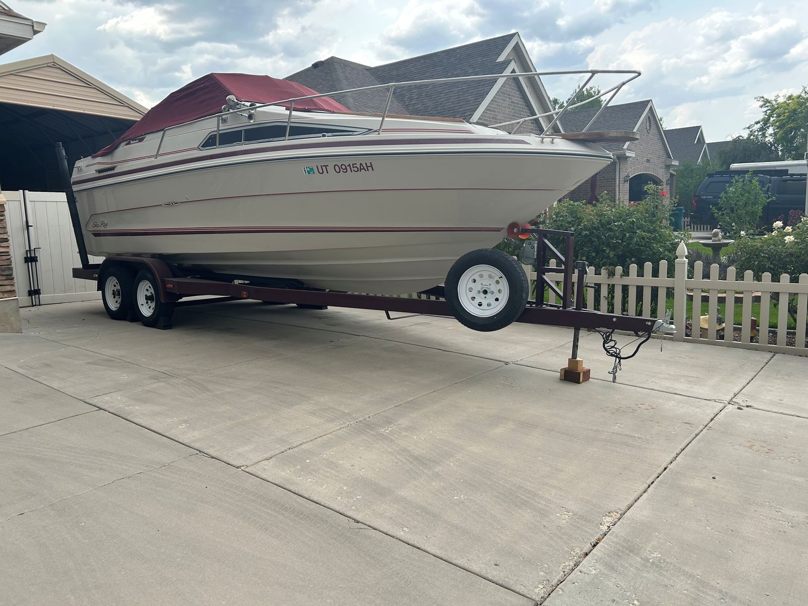 Sea Ray Seville 21 Walkaround Cabin Cruiser with Trailer - Lowrance Elite-5 Fishfinder