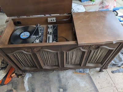 Vintage Magnavox Stereo Console Cabinet with Record Player - Ornate Wood Design