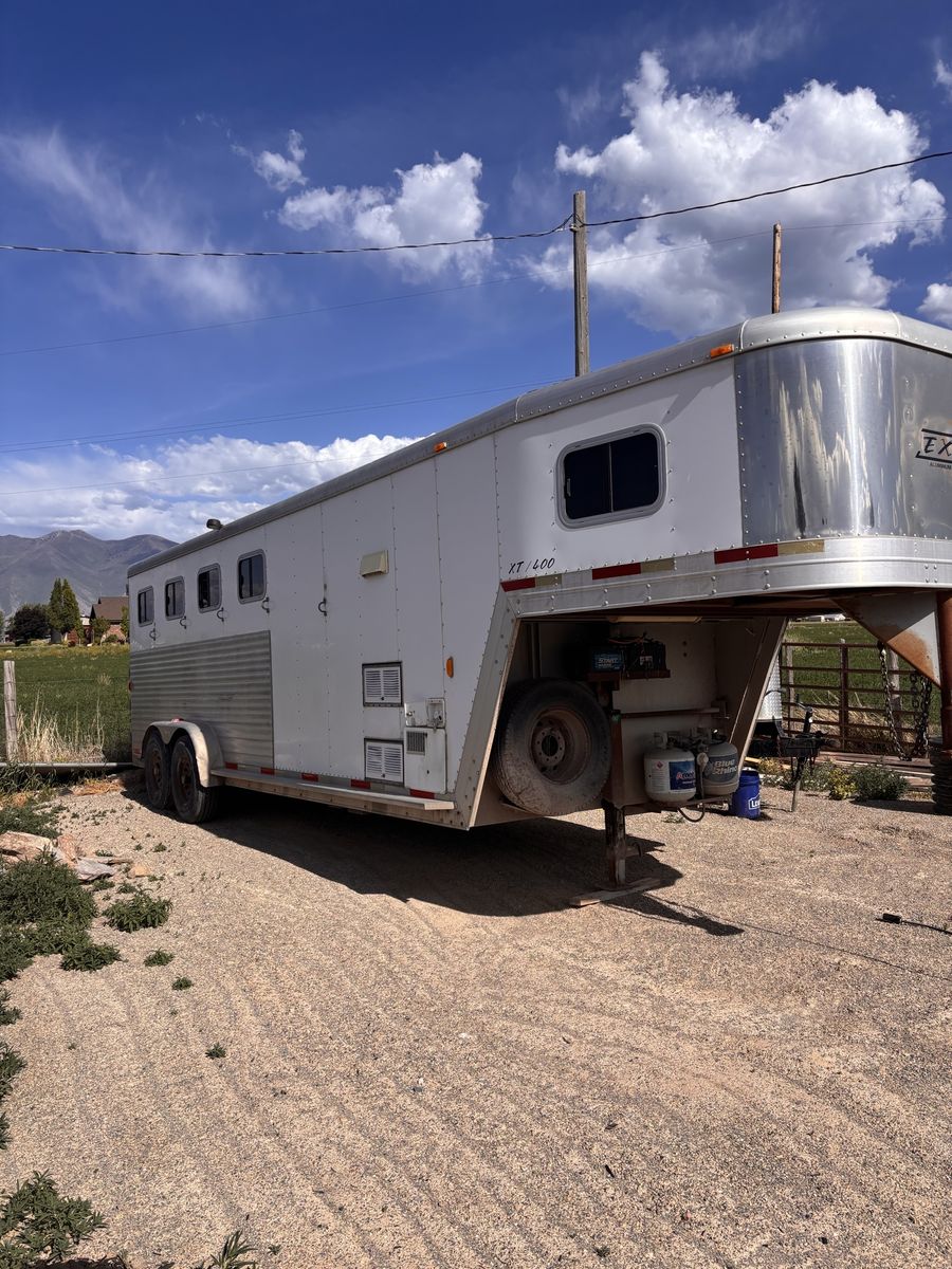 2003 Exiss 4 horse Livestock Trailer with Living Quarters