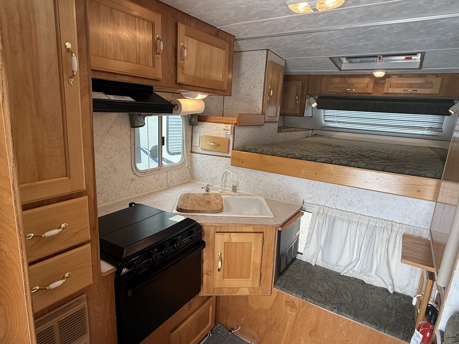 2003 Northland Grizzly EXT-880 truck camper