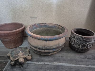 Rustic terracotta garnden / Decorative Pots and Water Turtle