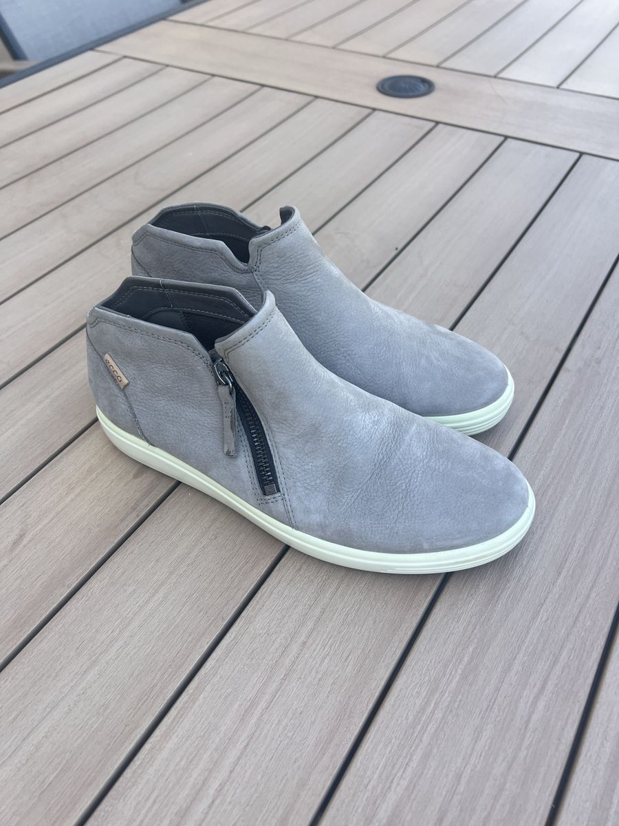 ECCO Soft 7 Tred Women's Size US 8 Grey Leather Zipper Ankle Boots Sneakers - Excellent Condition