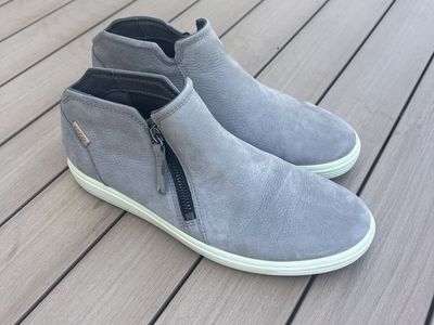 ECCO Soft 7 Tred Women's Size US 8 Grey Leather Zipper Ankle Boots Sneakers - Excellent Condition