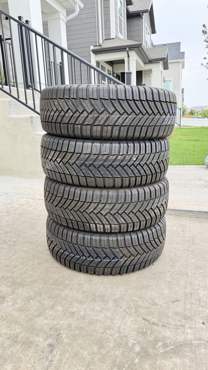 235/65R16 C Michelin Agilis Cross Climate Load E 10ply