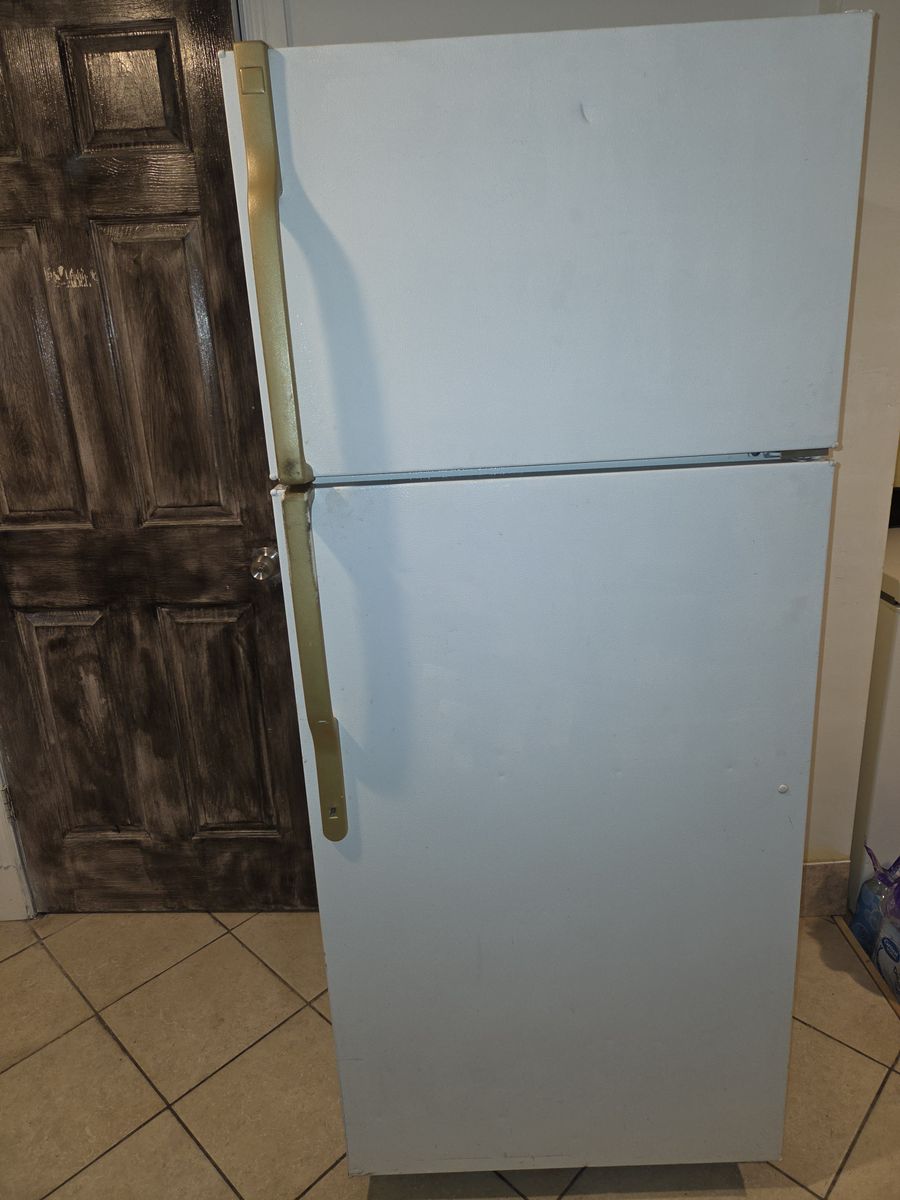 White Top-Freezer Refrigerator Used