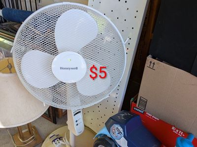 oscillating stand up fan