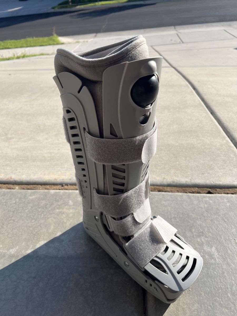 Medi CAT Walker Boot Size Medium Air Orthopedic Walking Boot Gray G950013