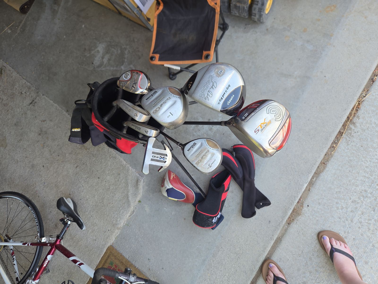 Mixed set of golf clubs