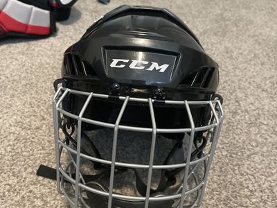 CCM Hockey Helmet w/ Medium Bauer Cage, Senior Medium