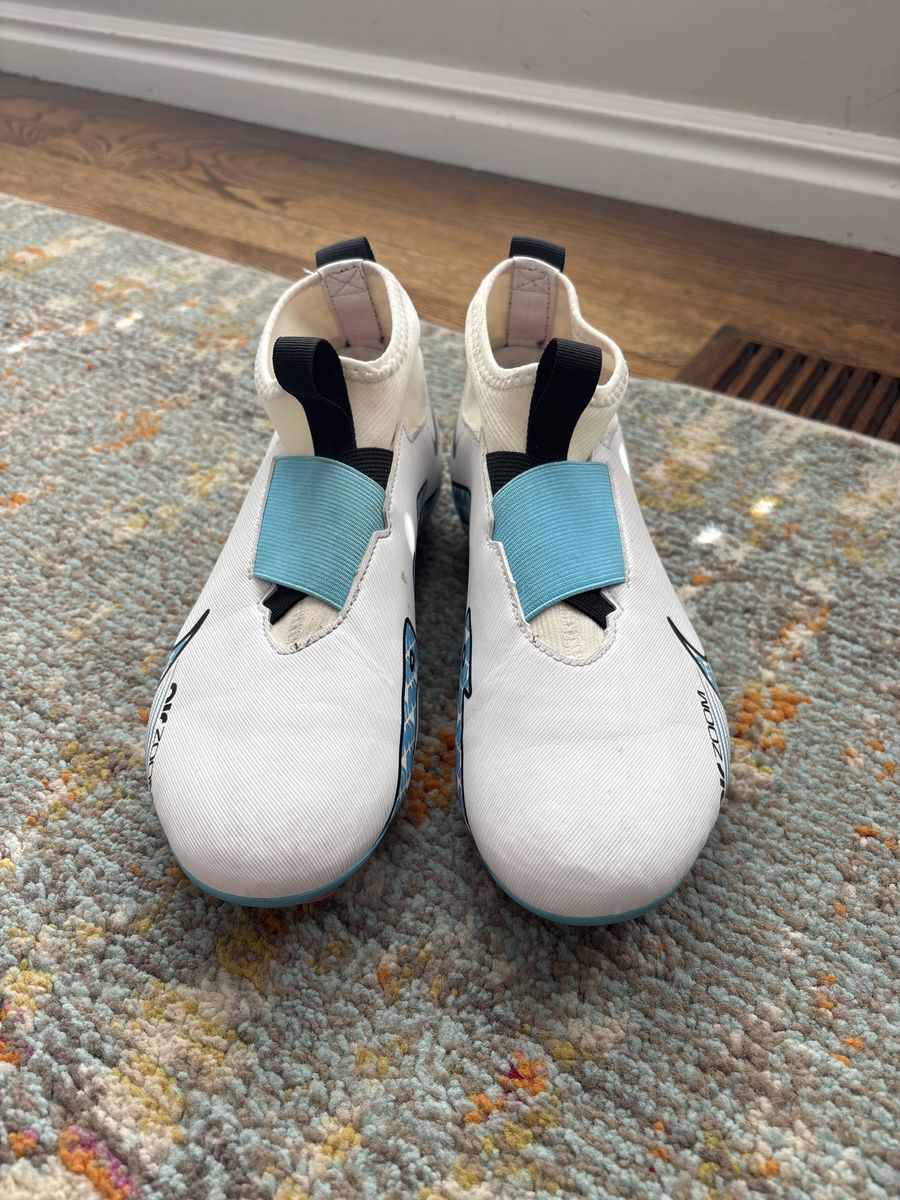 Size 5 1/2 Nike Air Zoom Soccer Cleats