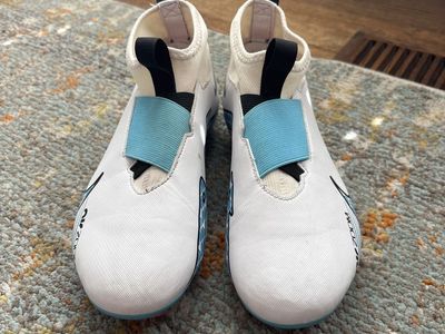 Size 5 1/2 Nike Air Zoom Soccer Cleats