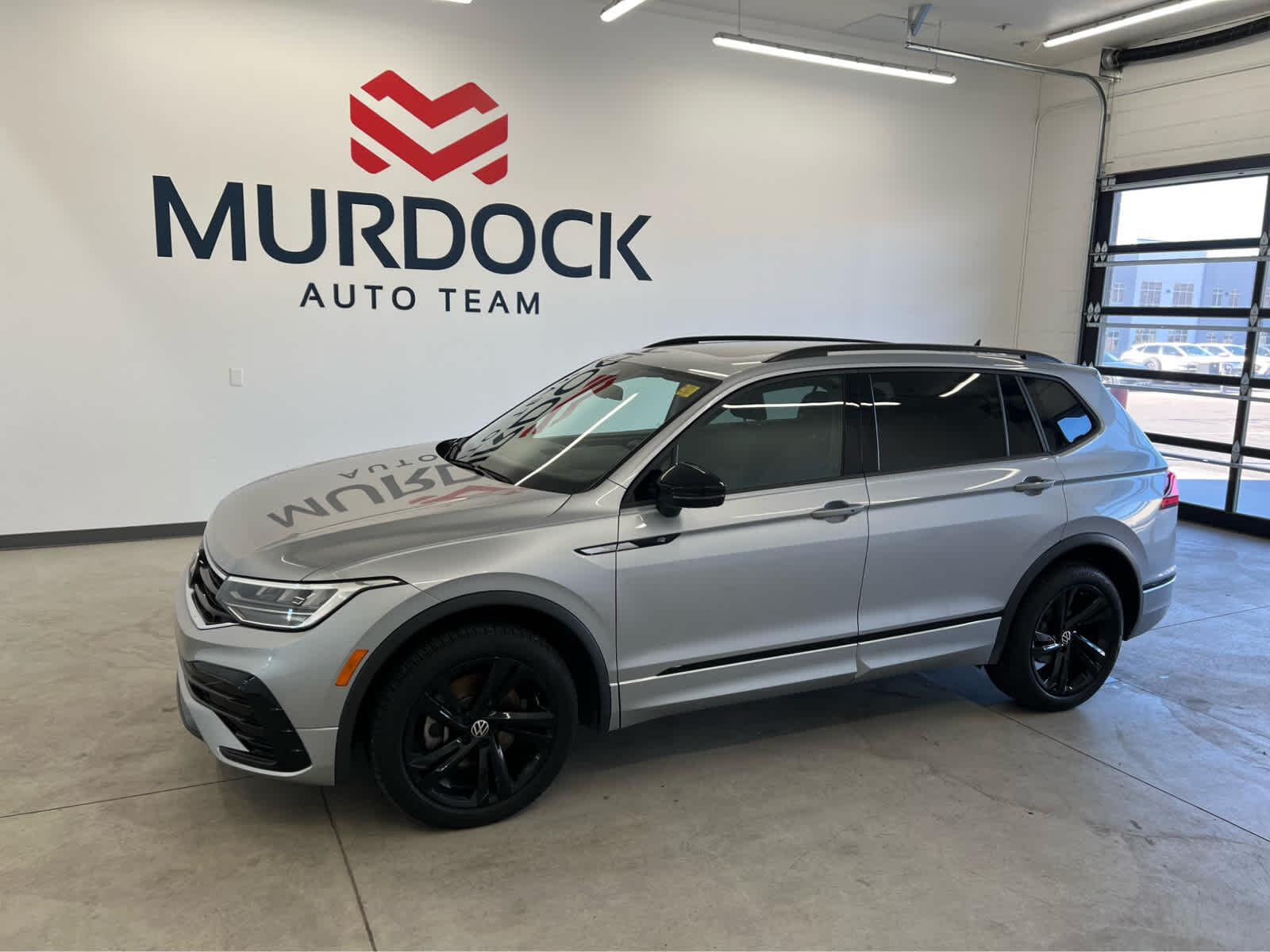 2023 Volkswagen Tiguan SE R-Line Black