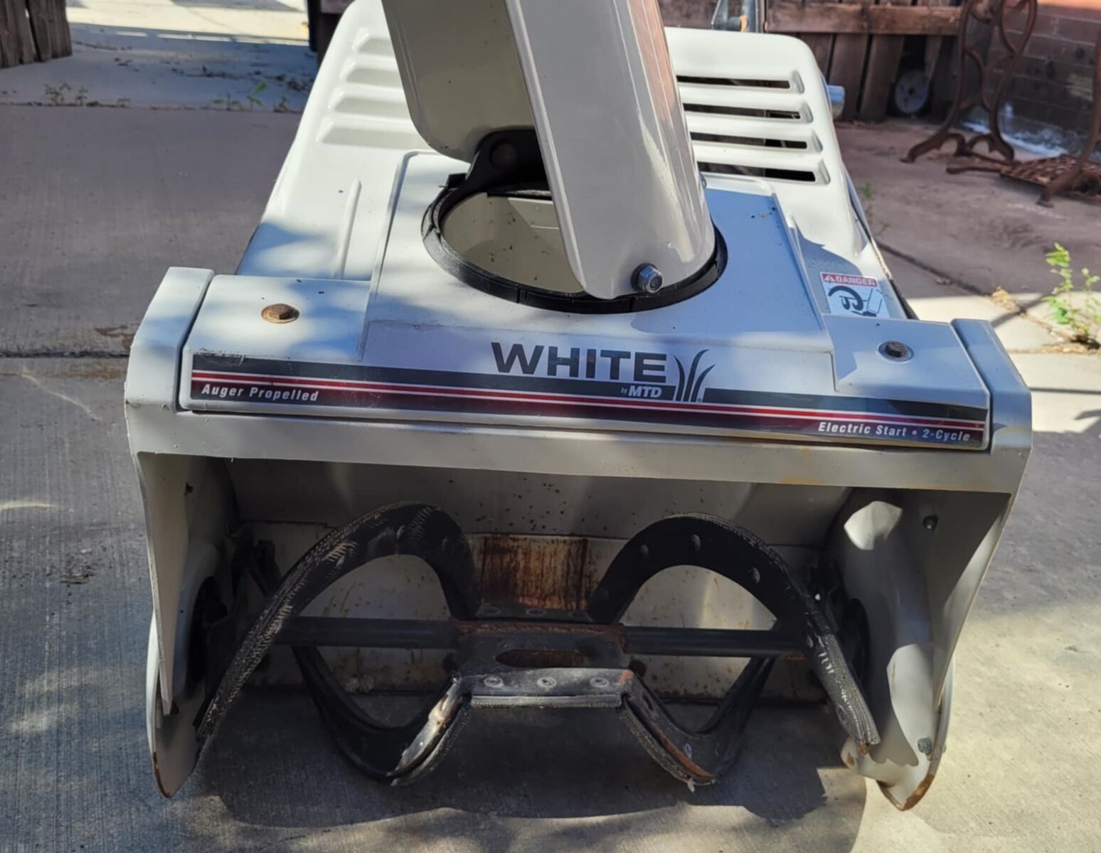 WHITE 20" 2 Cycle Snow Blower