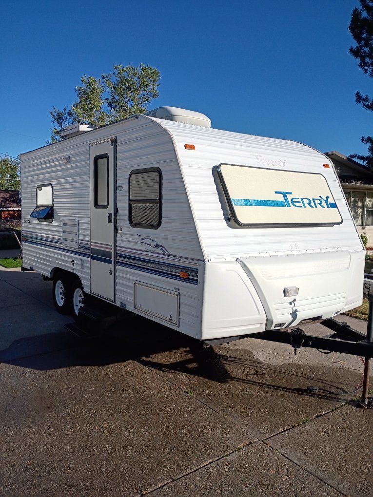 1998 Terry travel trailer 19 ft rear corner bed