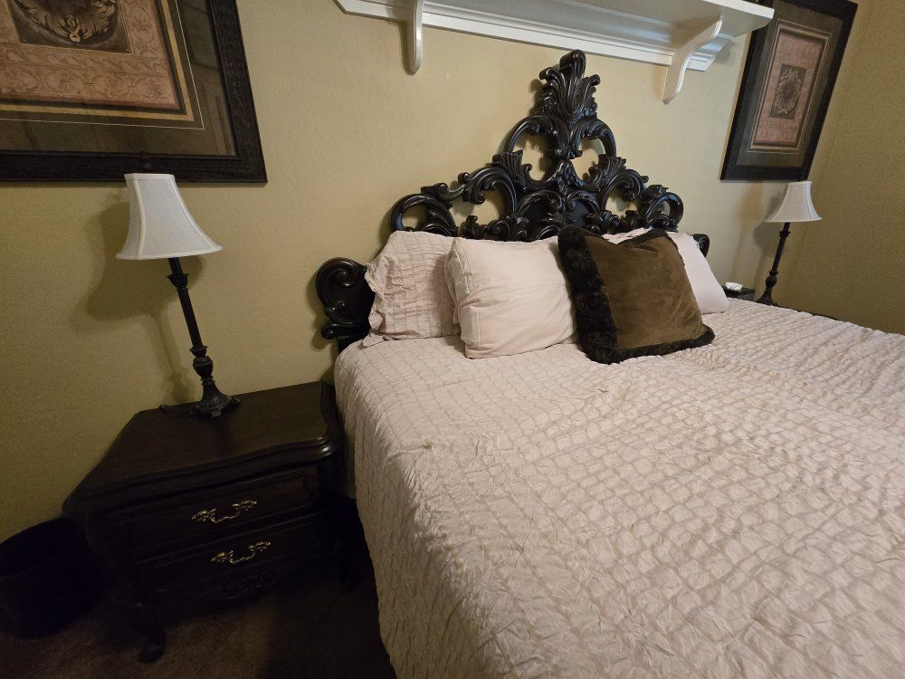Beautiful Traditional Bedroom Set