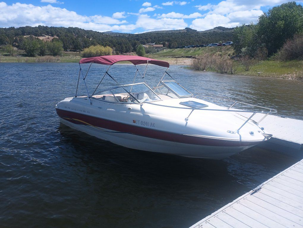 2001 Bayliner Capri 212 cabin cruiser