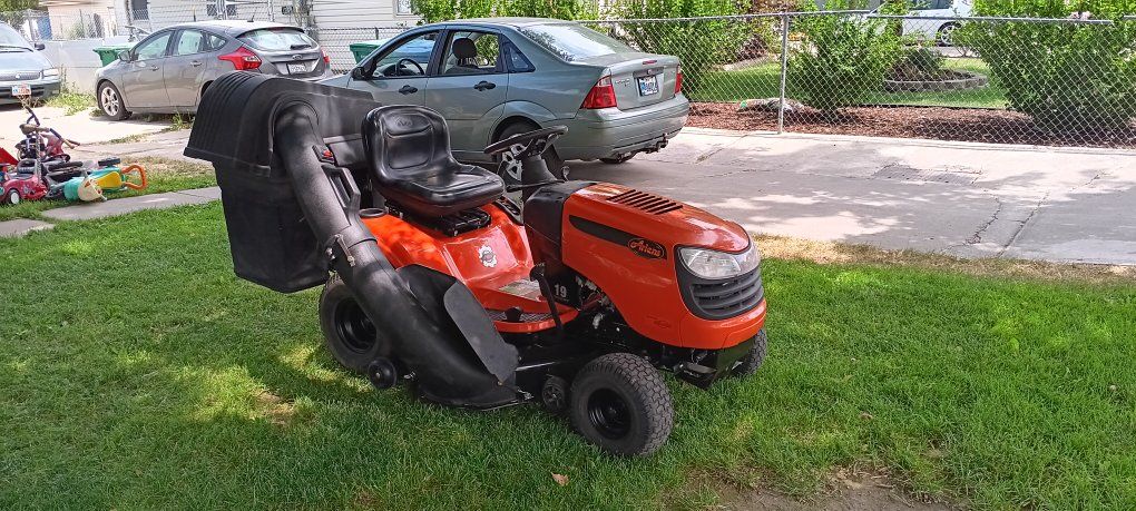 Ariens A19AR42 42" 18.5HP Riding Lawn Mower with Bagger & Briggs & Stratton Engine