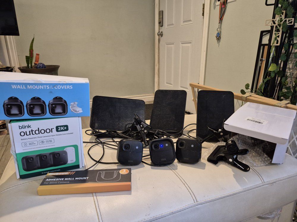 Blink Outdoor 2K+ Security Camera System (3 Cams, Sync Module, Solar Panels & Mounts)