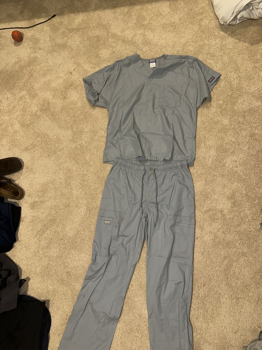 Cherokee Workwear Men's Grey Scrub Set Size Medium - V-Neck Top & Cargo Pants
