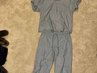 Cherokee Workwear Men's Grey Scrub Set Size Medium - V-Neck Top & Cargo Pants