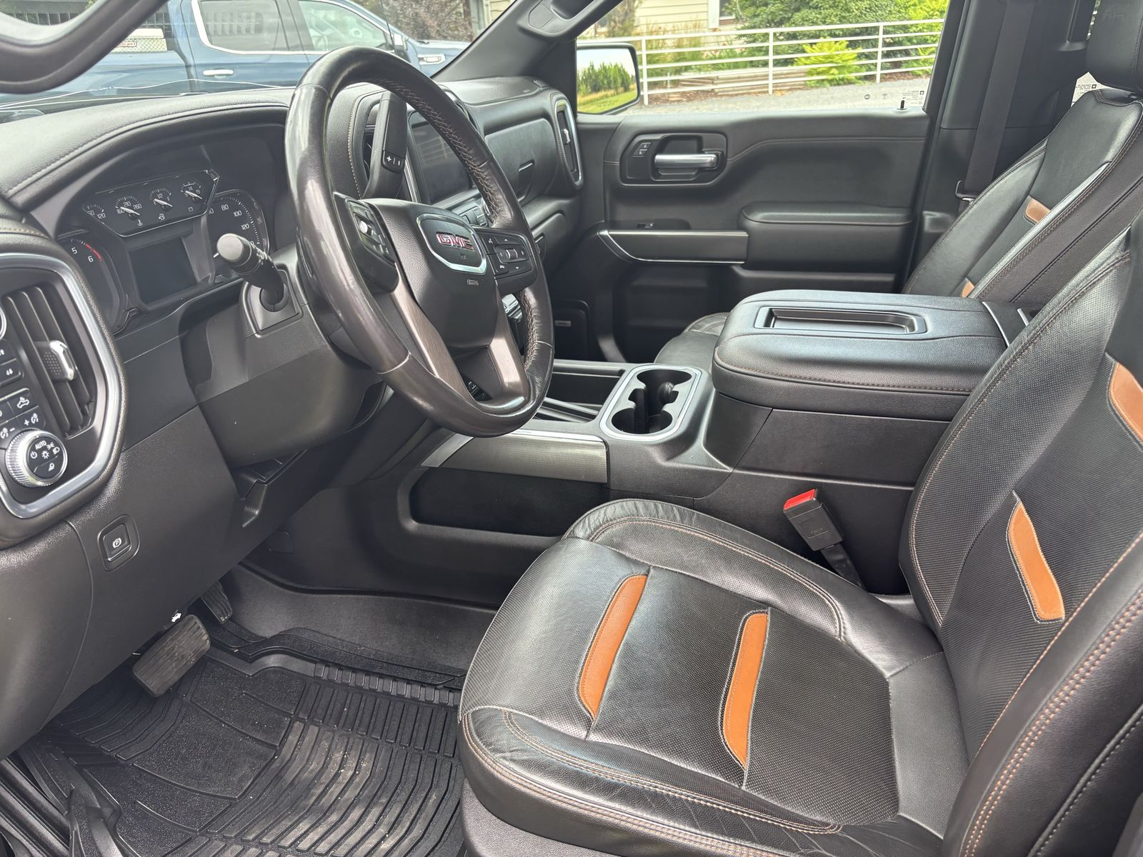 2022 GMC Sierra 1500 AT4 Crew Cab 4WD Pickup Truck - Leather Interior
