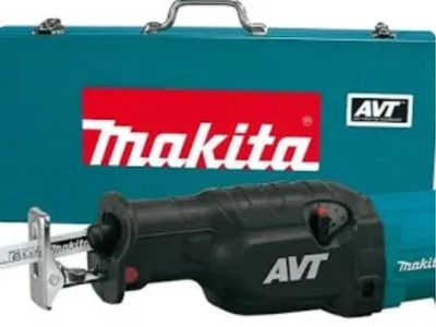 Makita AVT Reciprocating Saw - Powerful Corded Tool with Anti-Vibration Technology