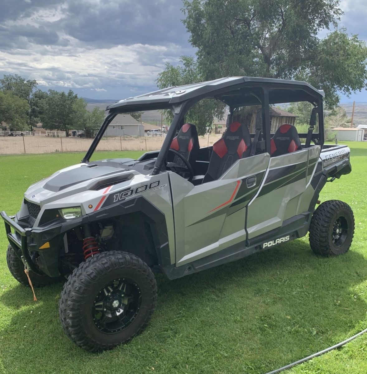Polaris General Roll cage with rooftop