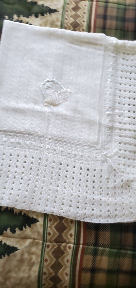 Knitown Vintage Orlon  knit White Baby Blanket with Basket Embroidery