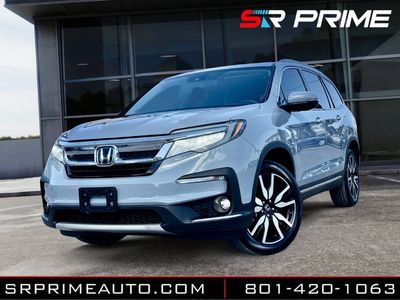2022 Honda Pilot Touring w/Rear Captain's Chairs