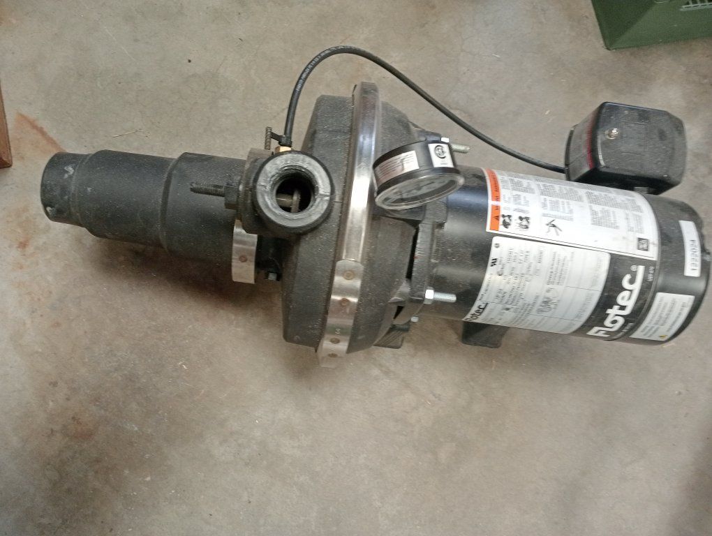 Flotec Well Jet Pump with Pressure Gauge