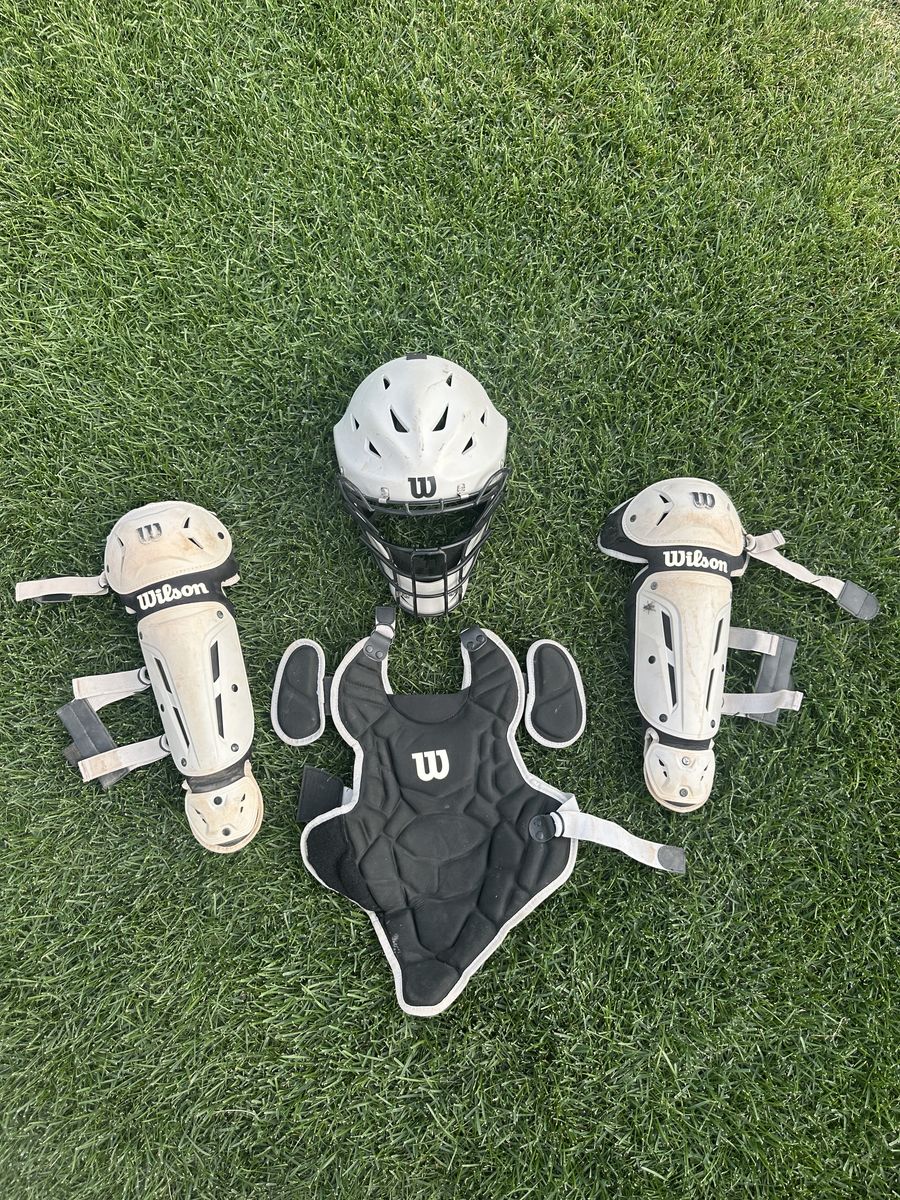 Wilson EZ Gear 2.0 Catcher’s Gear Kit Youth