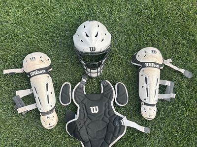Wilson EZ Gear 2.0 Catcher’s Gear Kit Youth