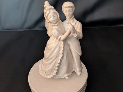 Vintage Ceramic Dancing Bride and Groom Musical Figurine Sankyo Movement