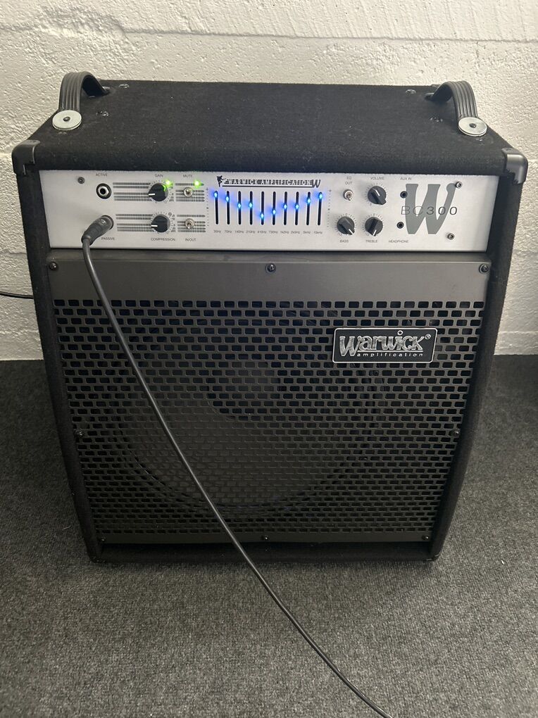 Warwick BC300  Bass combo Amp