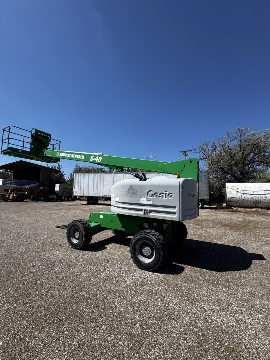 Genie S-40 4x4 Boom Lift Manlift
