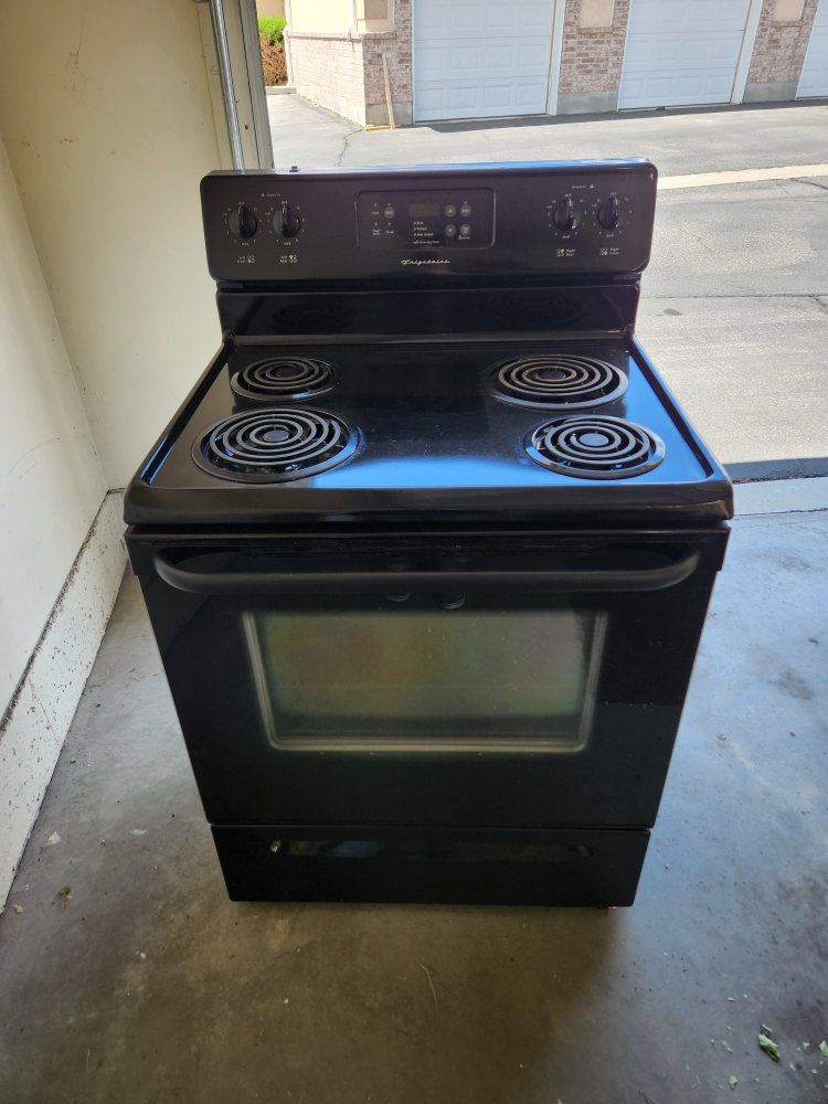 Frigidaire Electric Range Oven 30" Black Freestanding 4-Burner Stove