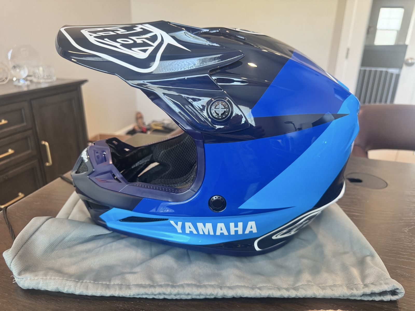 Troy Lee Designs - SE4 MX helmet - size Large