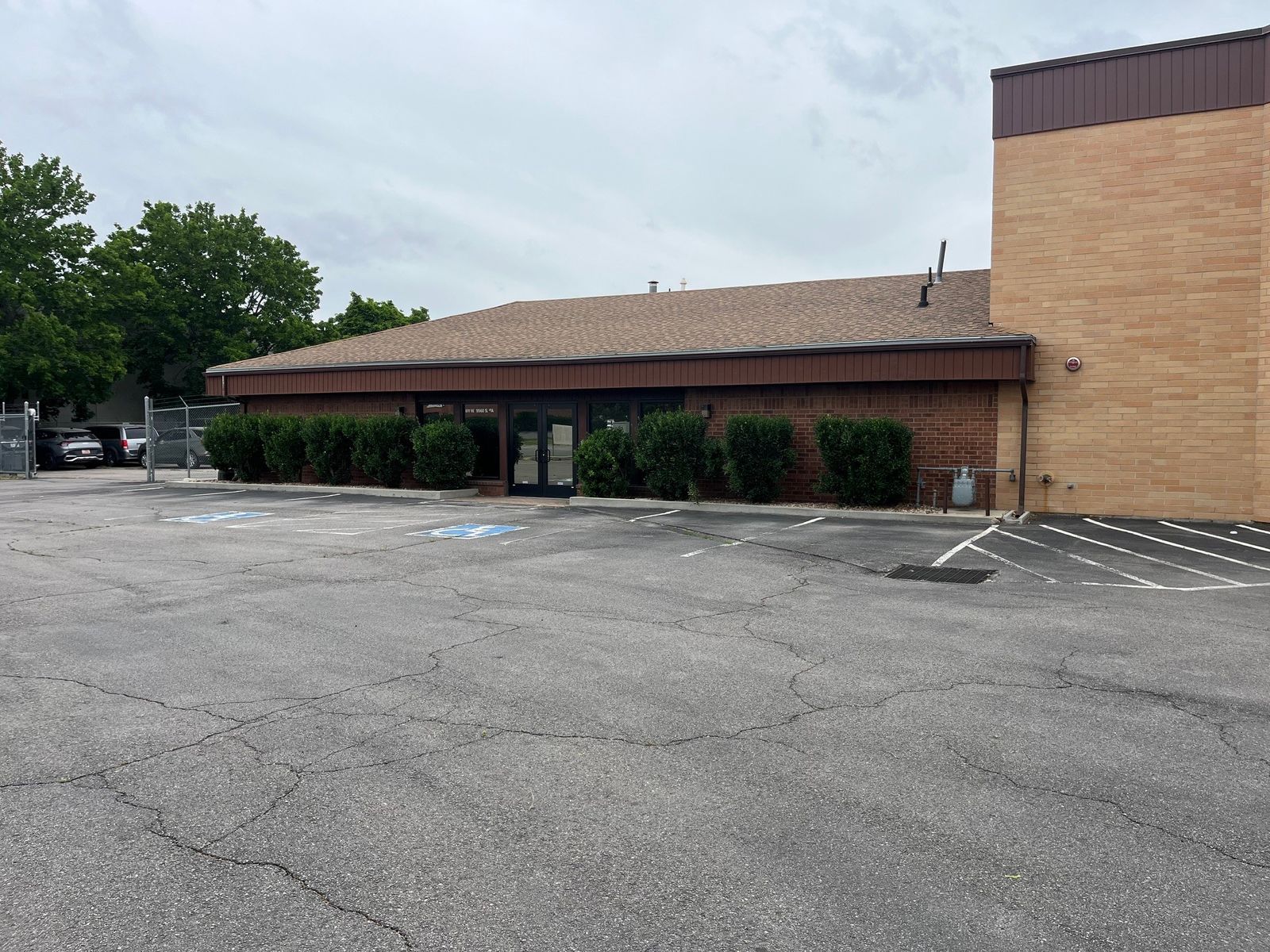 Commercial Office and Warehouse space in Sandy