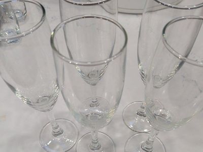 Set of 5 Clear Glass Champagne Flutes - Elegant Toasting Glasses, Used Excellent