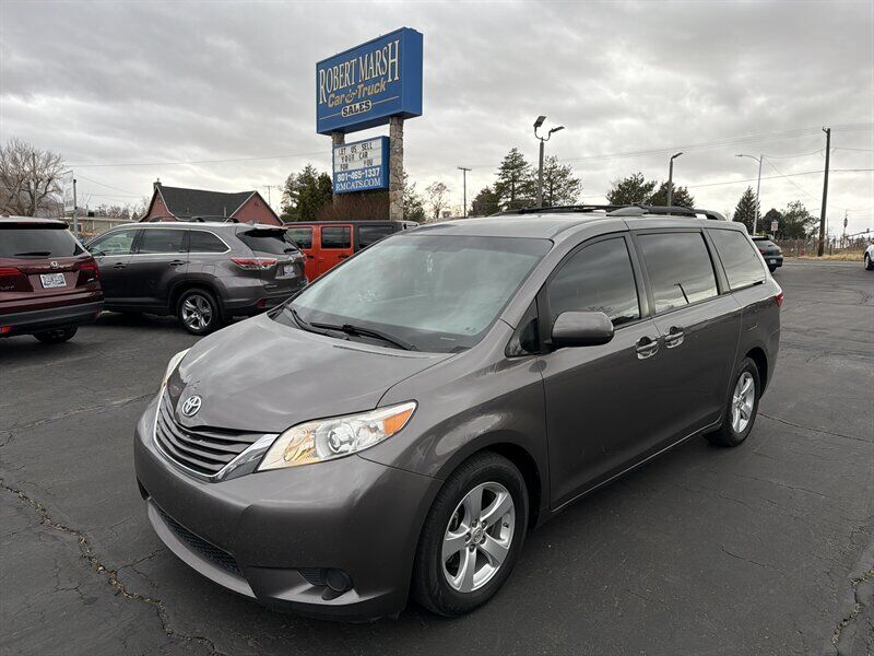 2017 TOYOTA SIENNA LE 8-Passenger