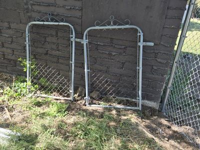 2-4' used chainlink gates that fit a 36" opening.