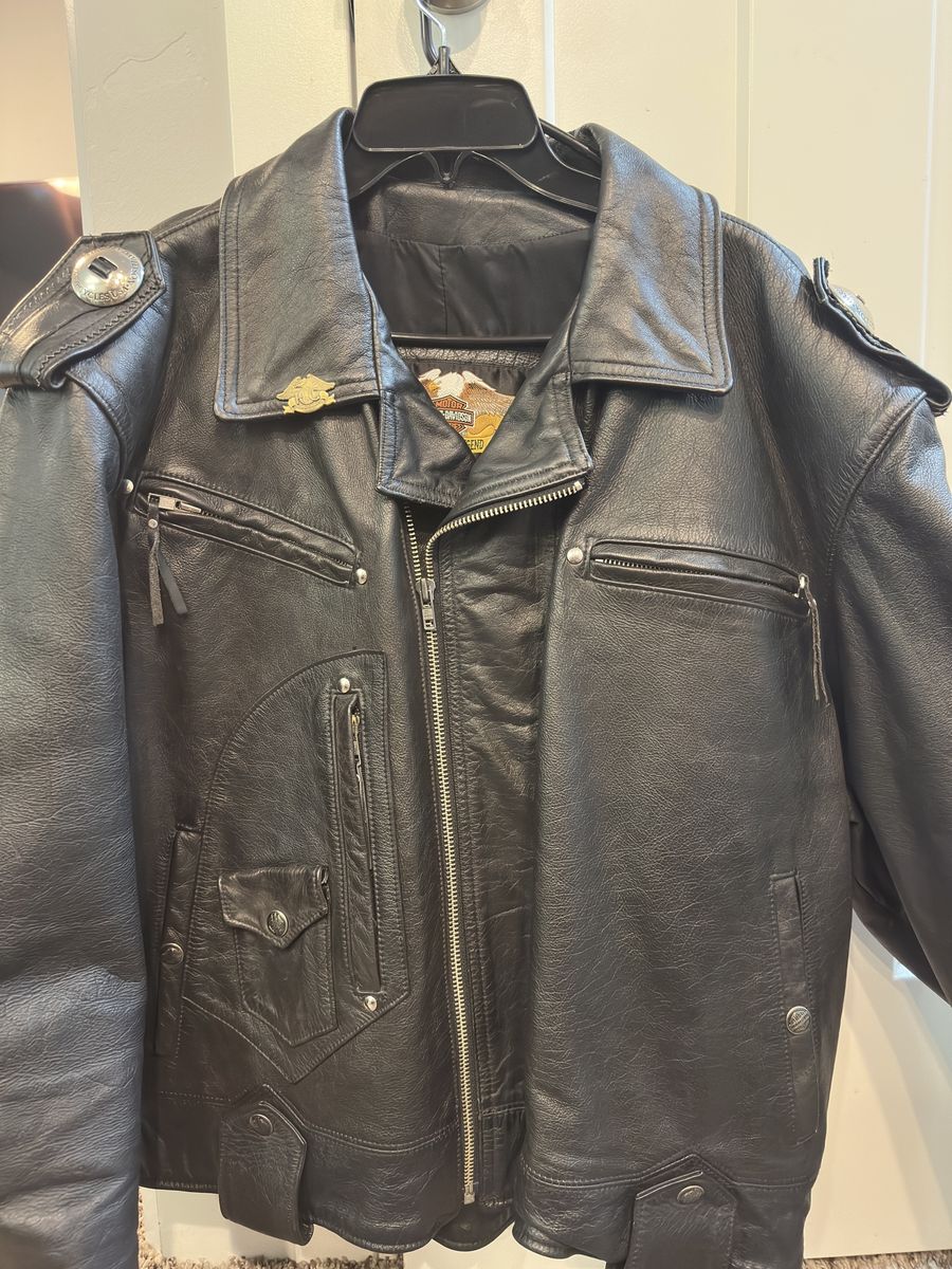 Harley-Davidson Men's Black Leather Motorcycle Jacket XL - Embossed Logo.