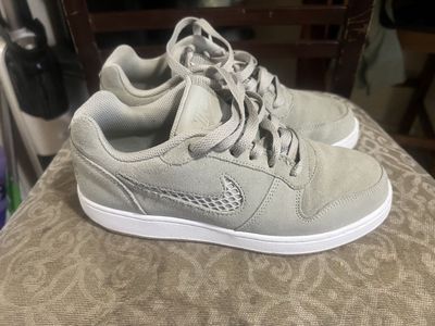 Nike Gray Suede Casual Sneakers Shoes Women's Size 7
