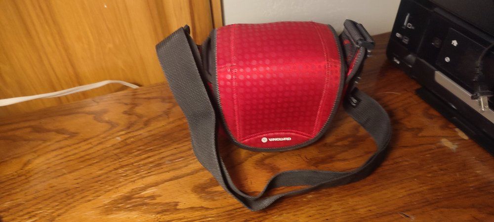 Camera carrying case ideal for Canon cameras.