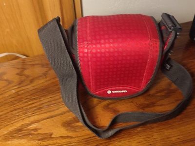 Camera carrying case ideal for Canon cameras.