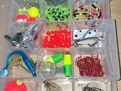 FISHING LURES AND WEIGHTS "S"